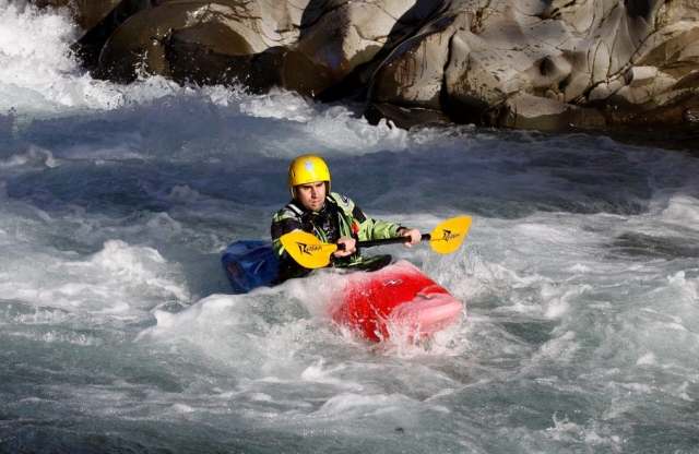  Escuela de kayak en el río Limón 